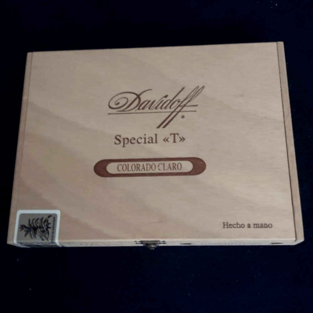 Davidoff Special T cigar box